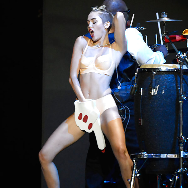 Twerk Es Miley Cyrus #22672186