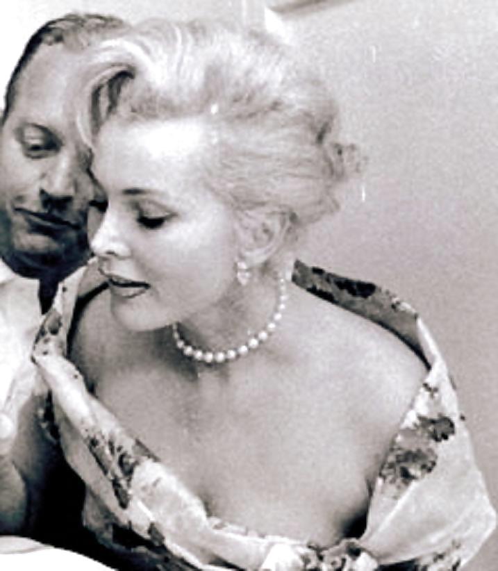 Zsa zsa gabor
 #16143837