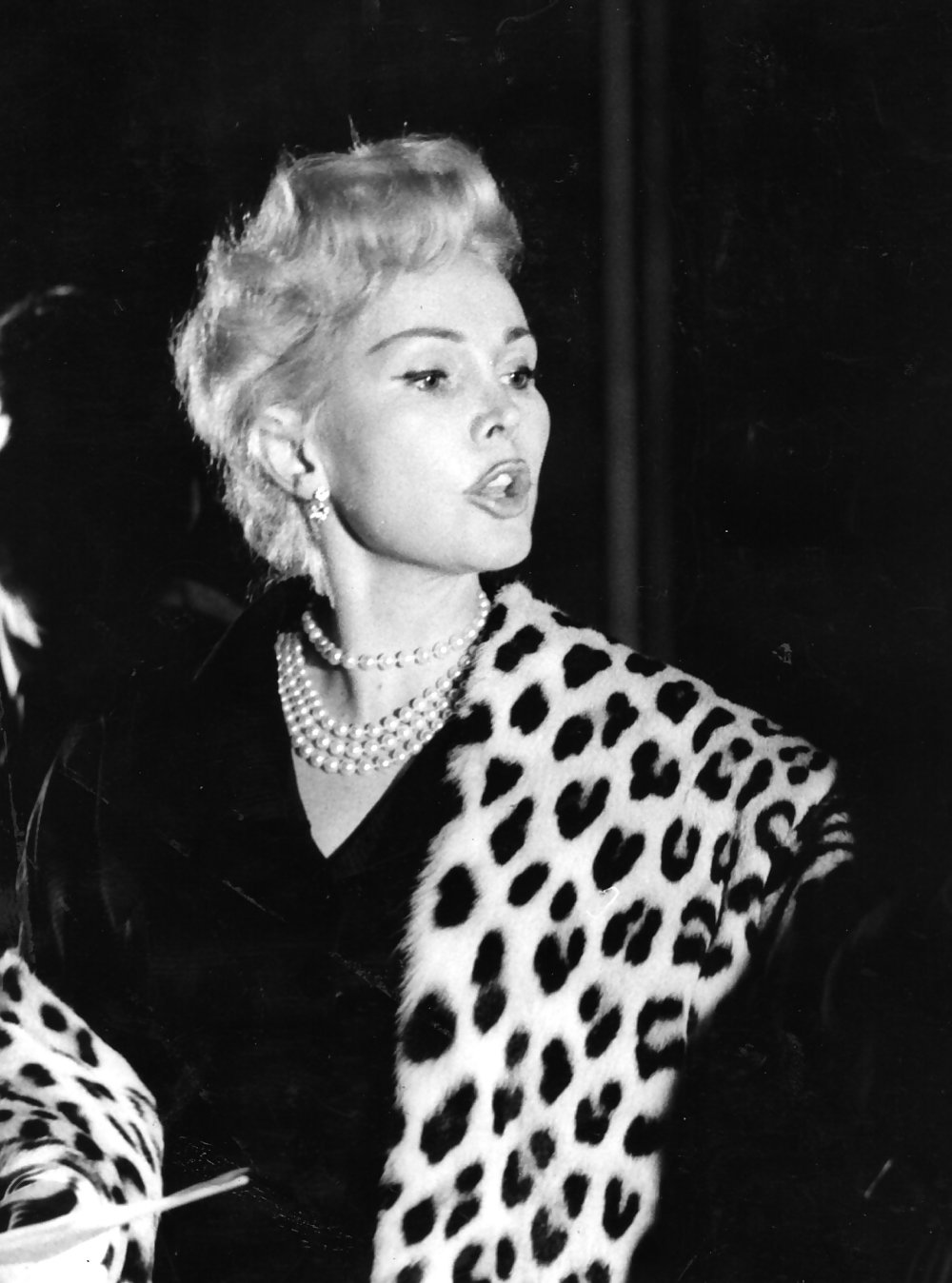 Zsa zsa gabor
 #16143976