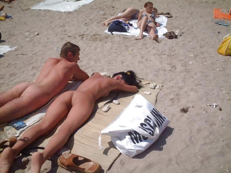 Divertimento nudo sulla spiaggia
 #1061501