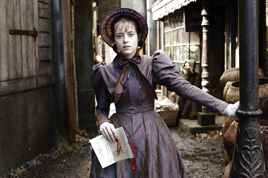 Claire foy (como la pequeña dorrit)
 #16327631
