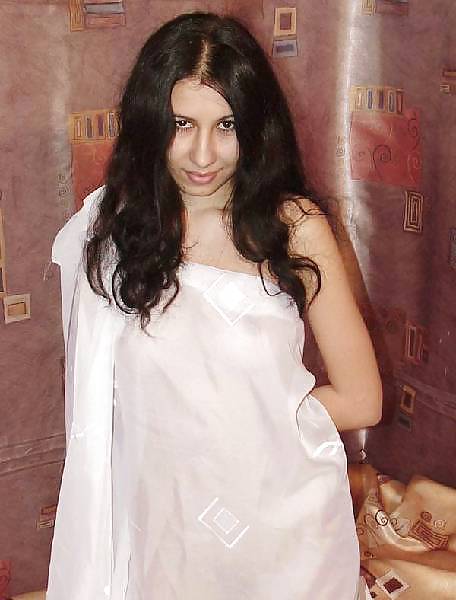 Khadija morroccan in foglio bianco
 #9753820