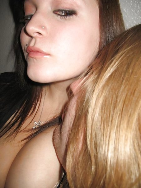 Fumante bruna camgirl (inverno busty) galleria fotografica
 #392404