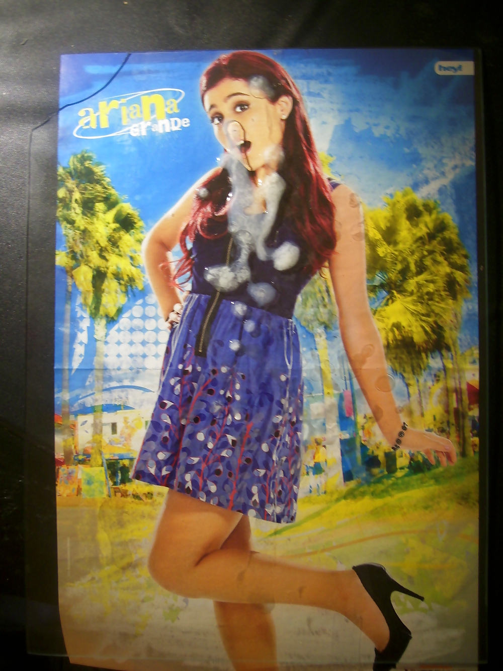 Ariana grande
 #16740890