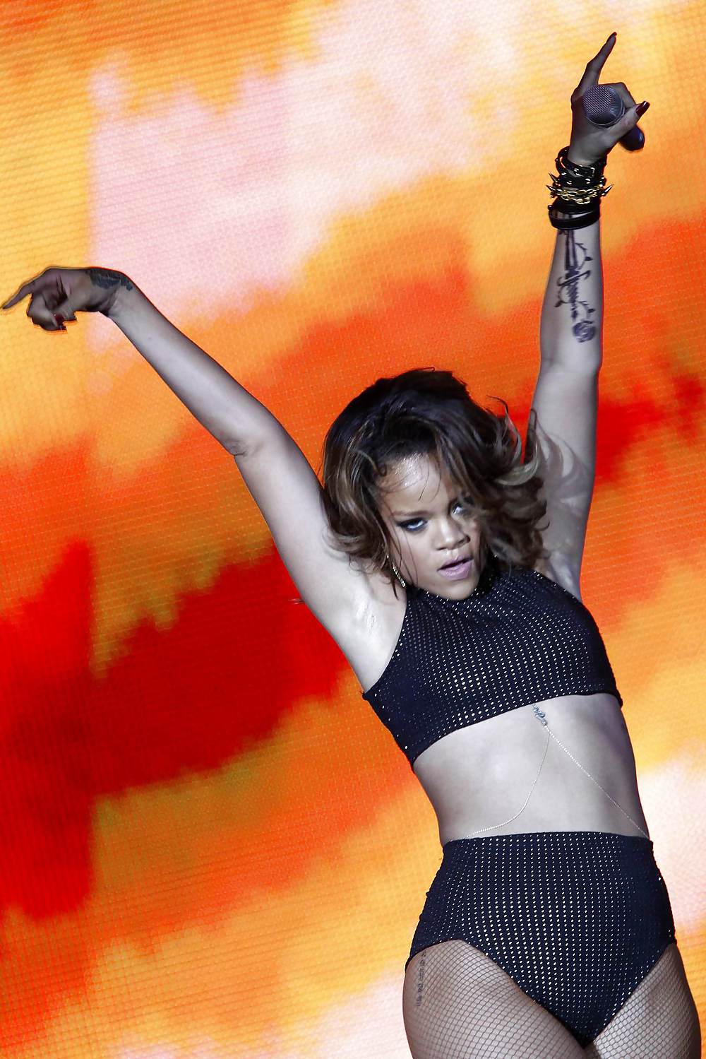 Rihanna performing at the Nilson Nelson Arena in Brazil #5610322