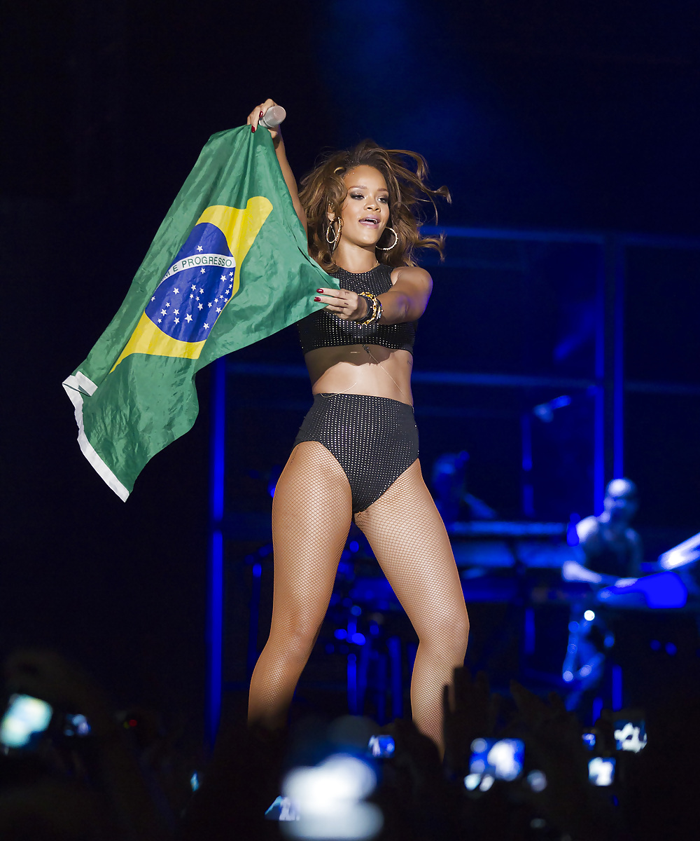 Rihanna performing at the Nilson Nelson Arena in Brazil #5610327