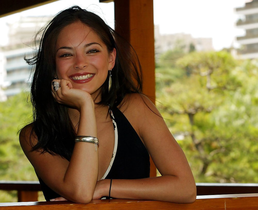 Kristin Kreuk #6276335