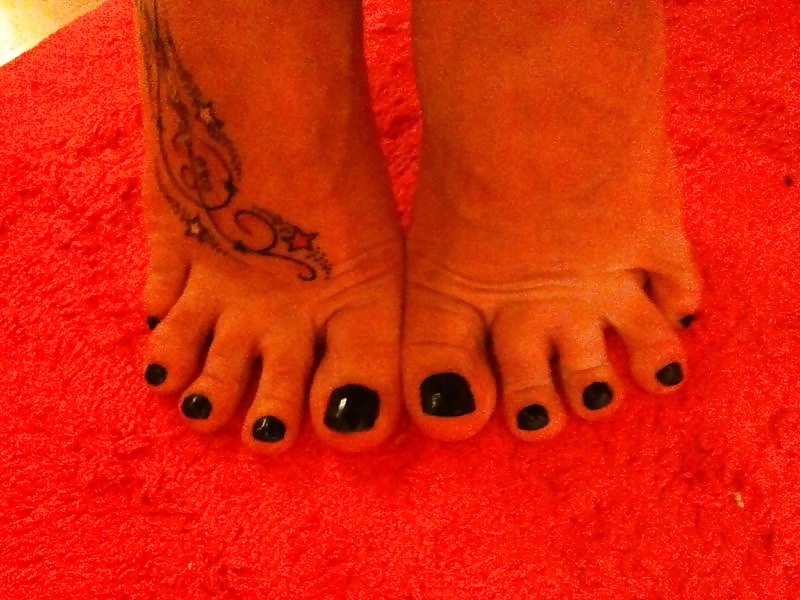 On tippy toes #14704636
