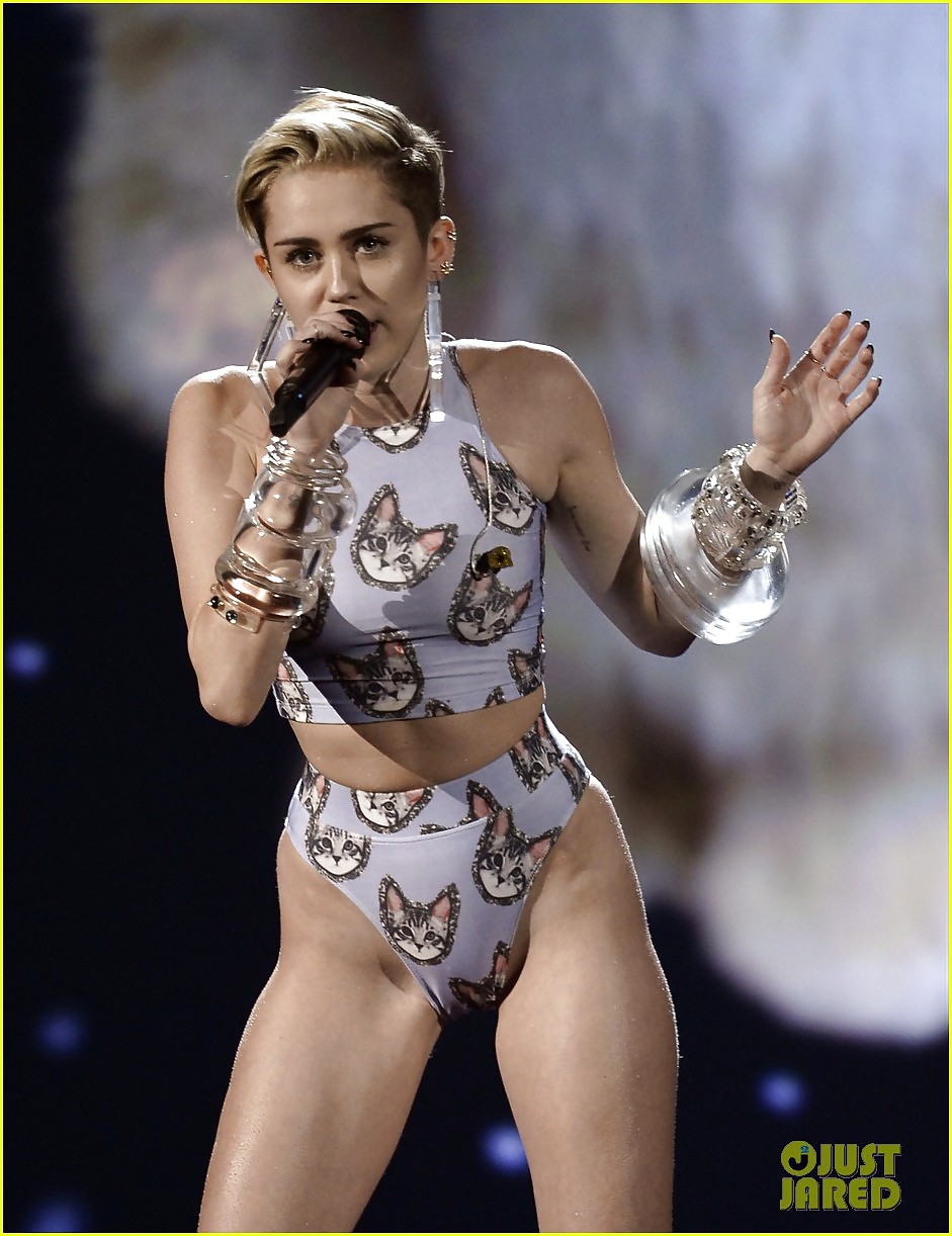 Miley Cyrus selvaggia, adoro gli abiti.
 #22694525