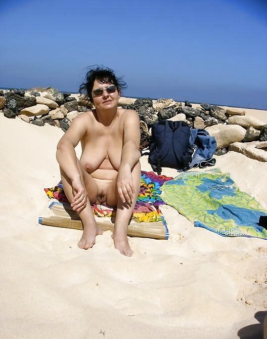 Desnudo en la playa
 #11543229