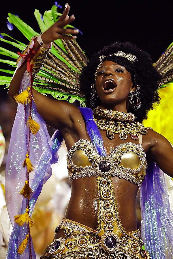 Femmes Sexy De Carnaval Brazilian #22139190