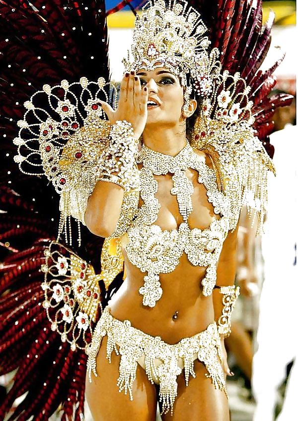 Femmes Sexy De Carnaval Brazilian #22139232