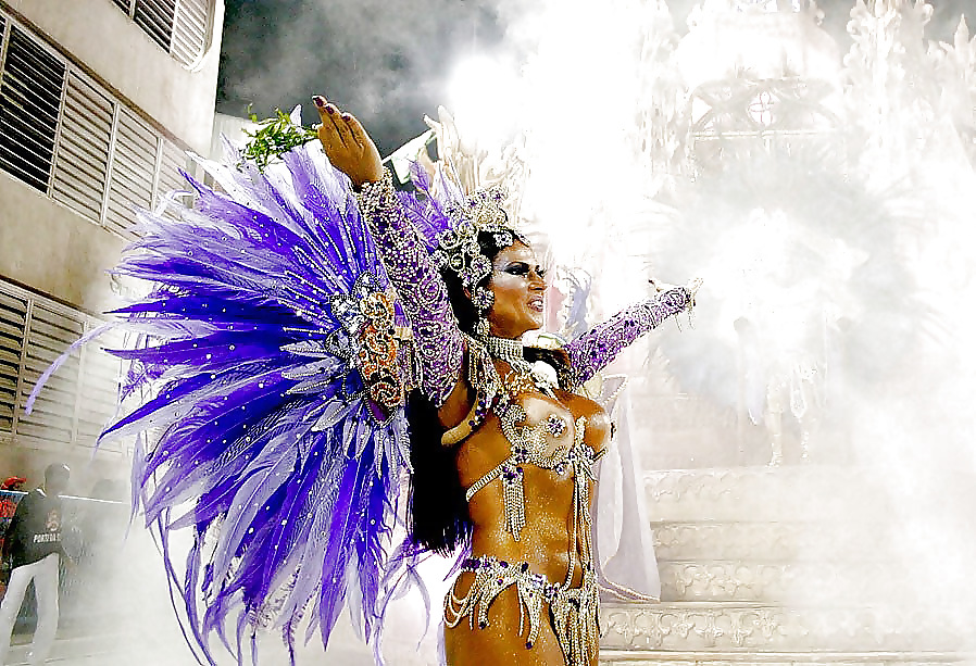 Femmes Sexy De Carnaval Brazilian #22139259