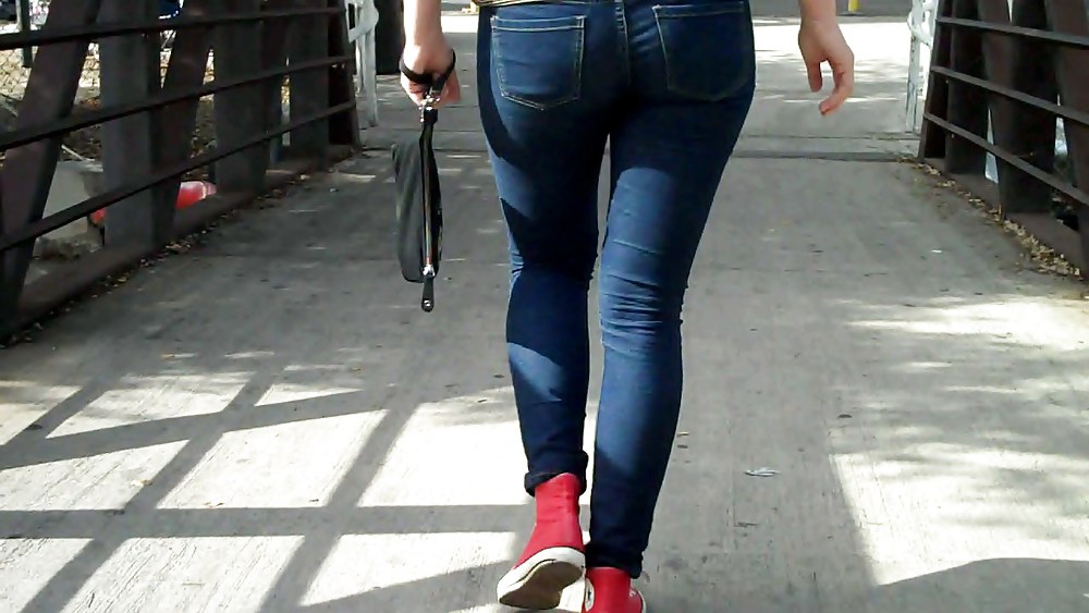 Blue jeans farciti con le estremità posteriori culo e culi
 #9897116