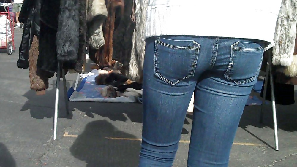 Blue Jeans Farcies Aux Extrémités Arrière Cul Et Mégots #9897160