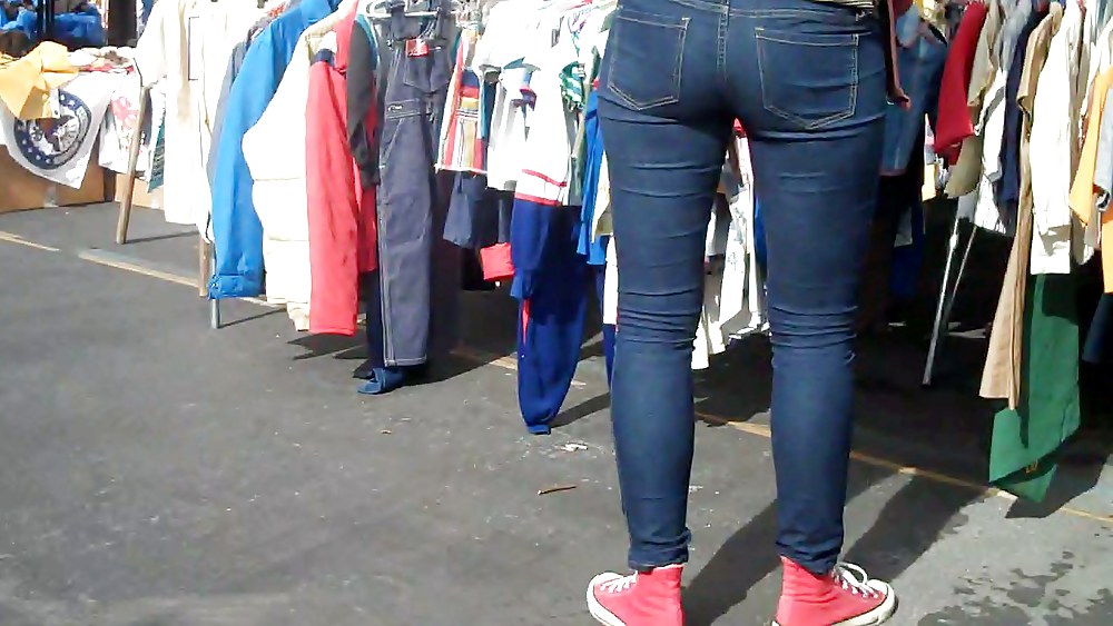 Blue Jeans Farcies Aux Extrémités Arrière Cul Et Mégots #9897416
