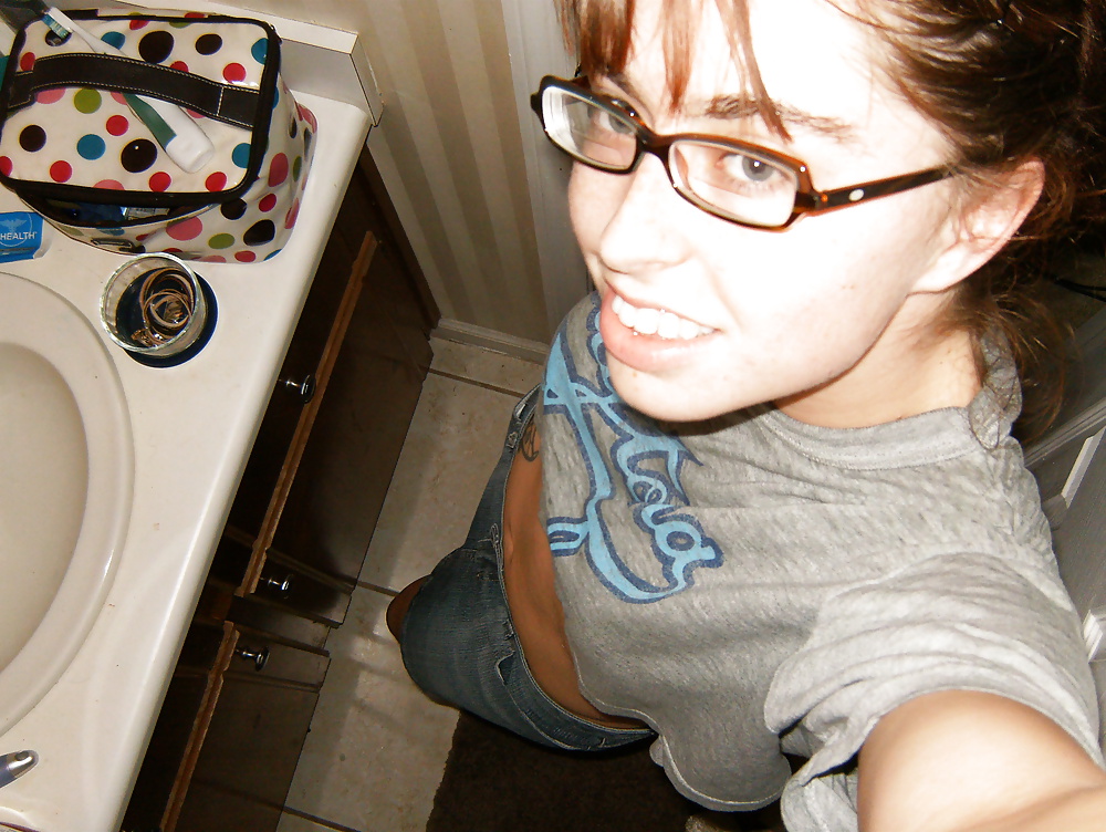 Nerdy College Teen. Candid. #9500202