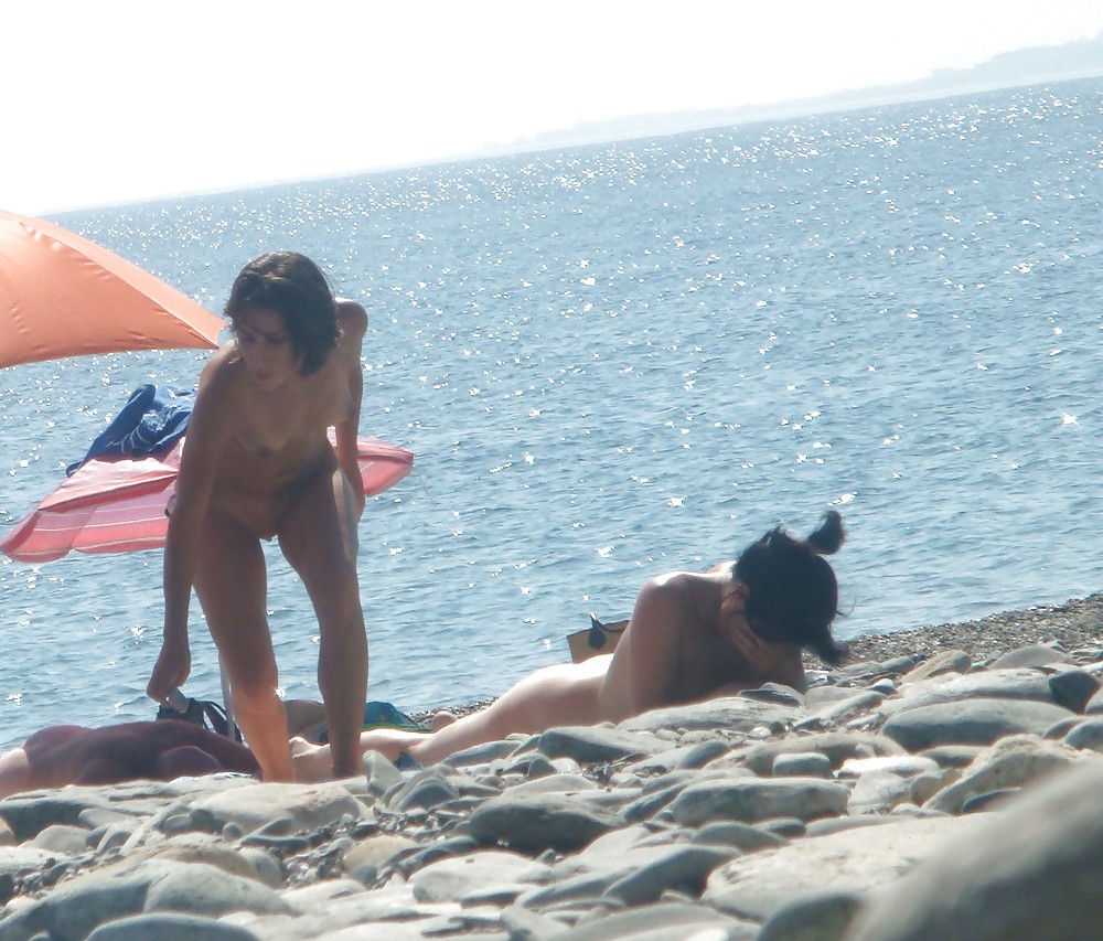 Desnudo en la playa 7
 #22567857