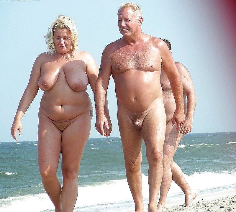 Todos desnudos en la playa
 #10169741