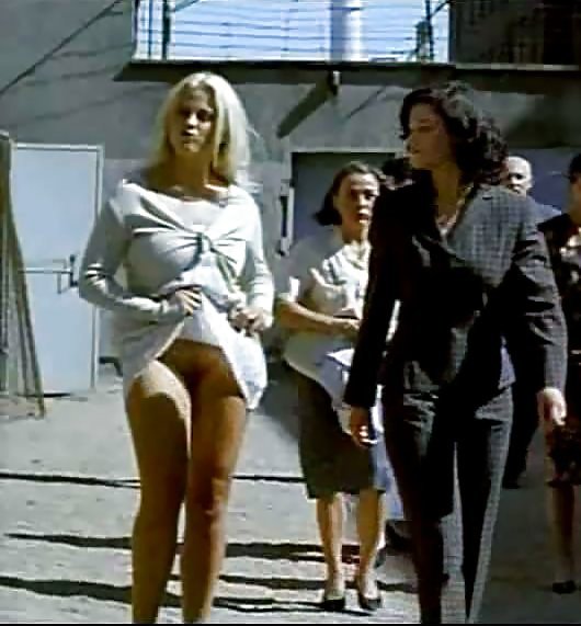 Celebs upskirt kommis bitte #3542438