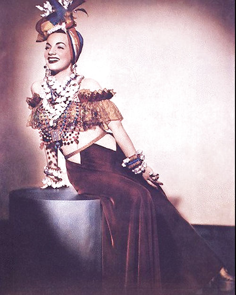 Célébrités Vintages - Carmen Miranda #14539827
