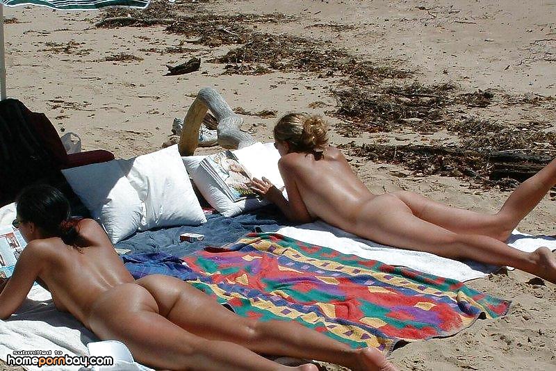 La spiaggia nudista è la migliore
 #8941582