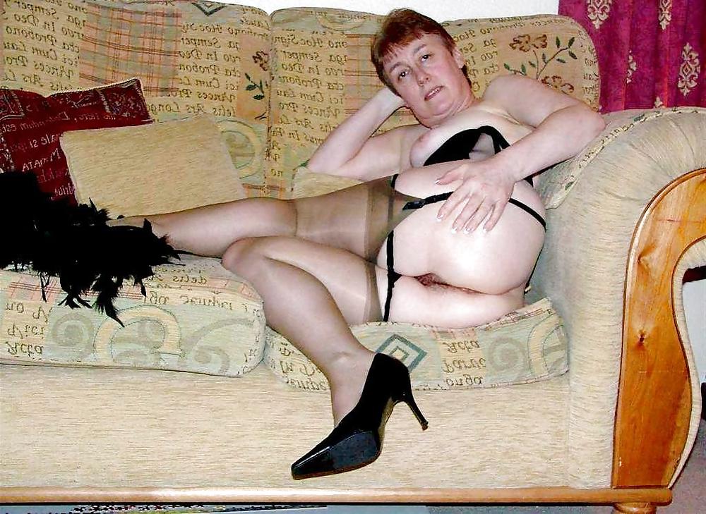 Housewives showing for us #10810578