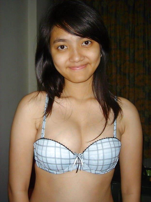 Piccola ragazza indonesiana
 #10743063