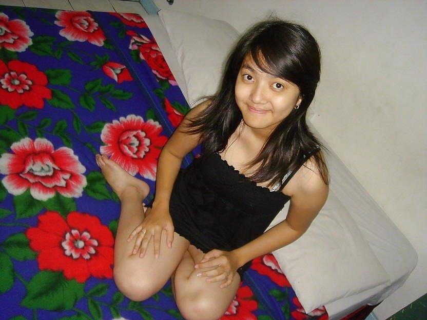 LITTLE INDONESIAN GIRL #10743384