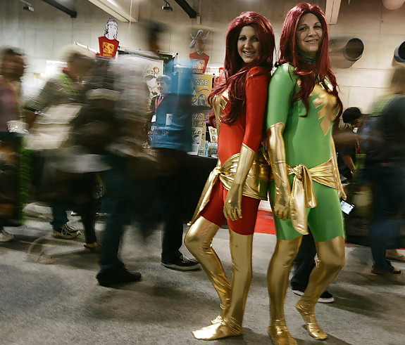 Nenas de comic con 
 #11888901