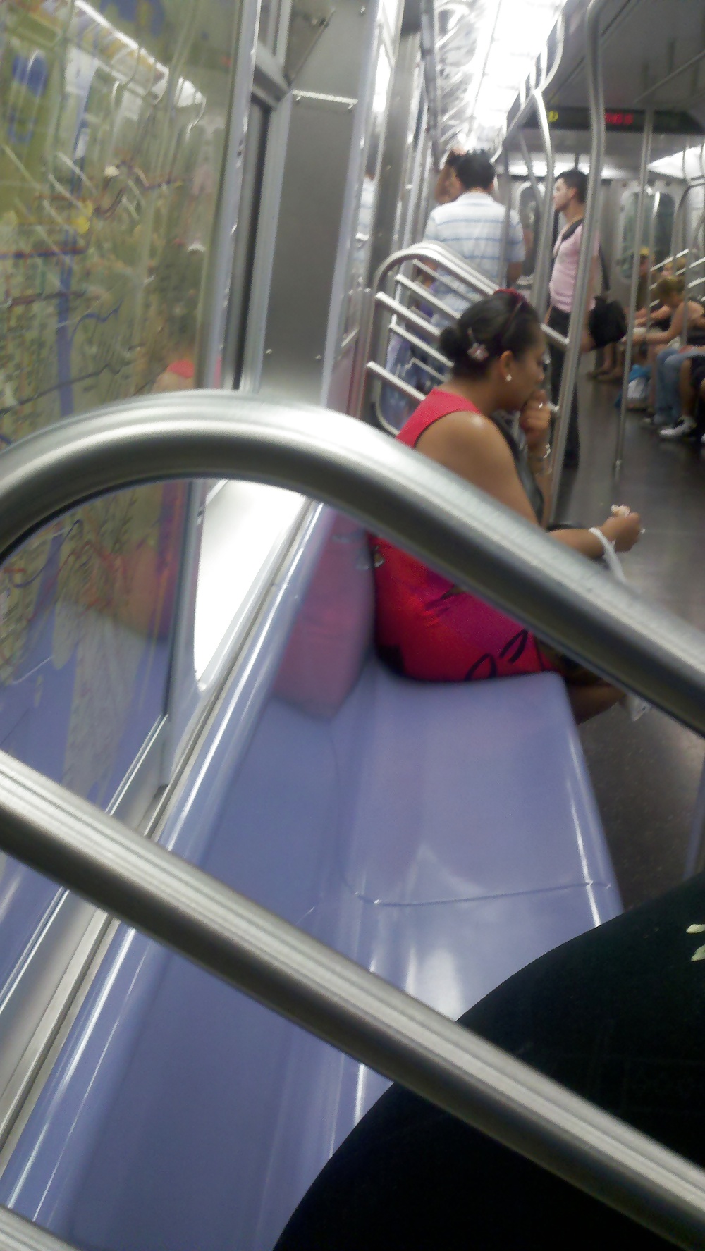 ニューヨークの地下鉄の女の子3
 #4787749