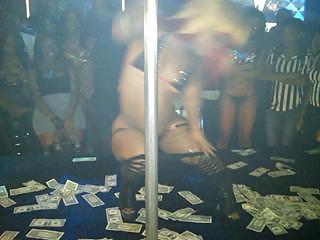 Negra enana stripper
 #2351789