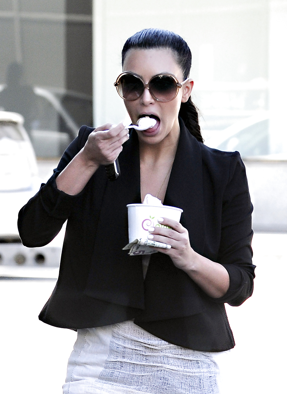 Kim kardashian cleavy in nero diretto al ristorante katsuya
 #9717700