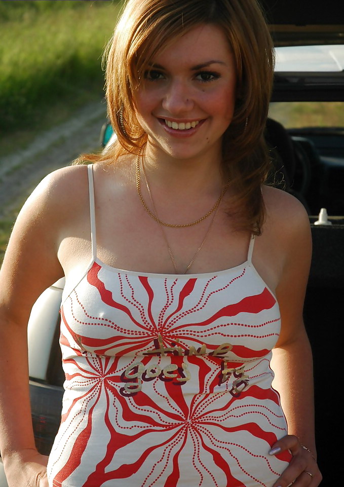 Braless 24.
 #5140584