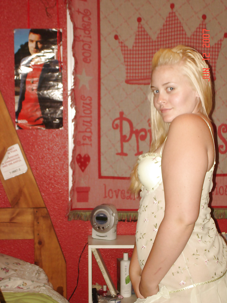 Bonita nena rubia (Nice chubby blondie) #7651416