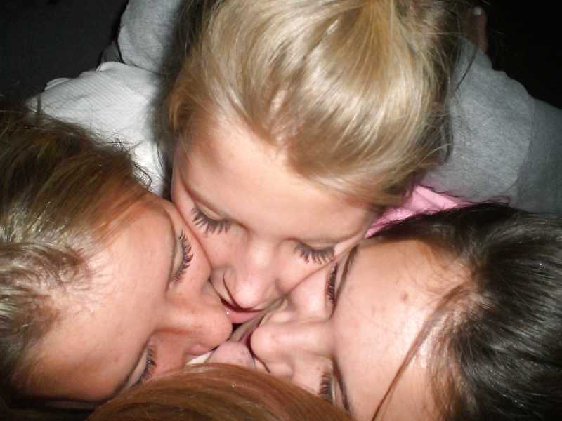 Misc Amat Kissing Girls #875977