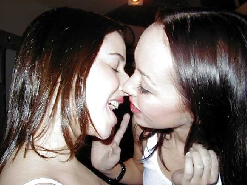 Misc Amat Kissing Girls #875990