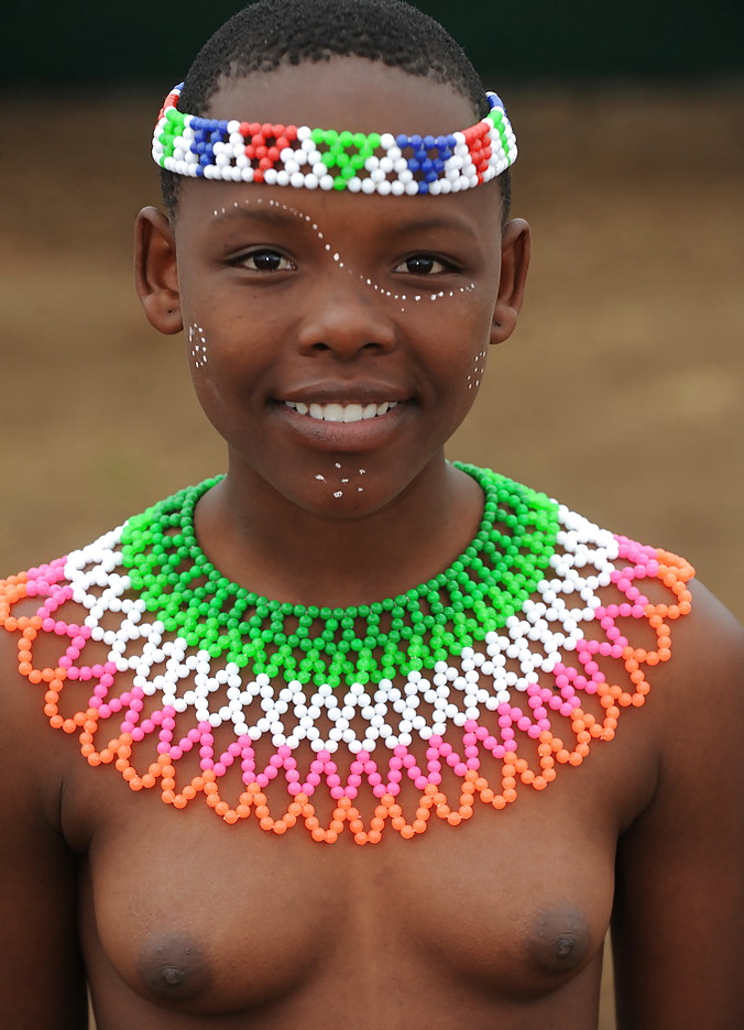 Die Schönheit Afrikas Traditionellen Stammes Mädchen #15838003