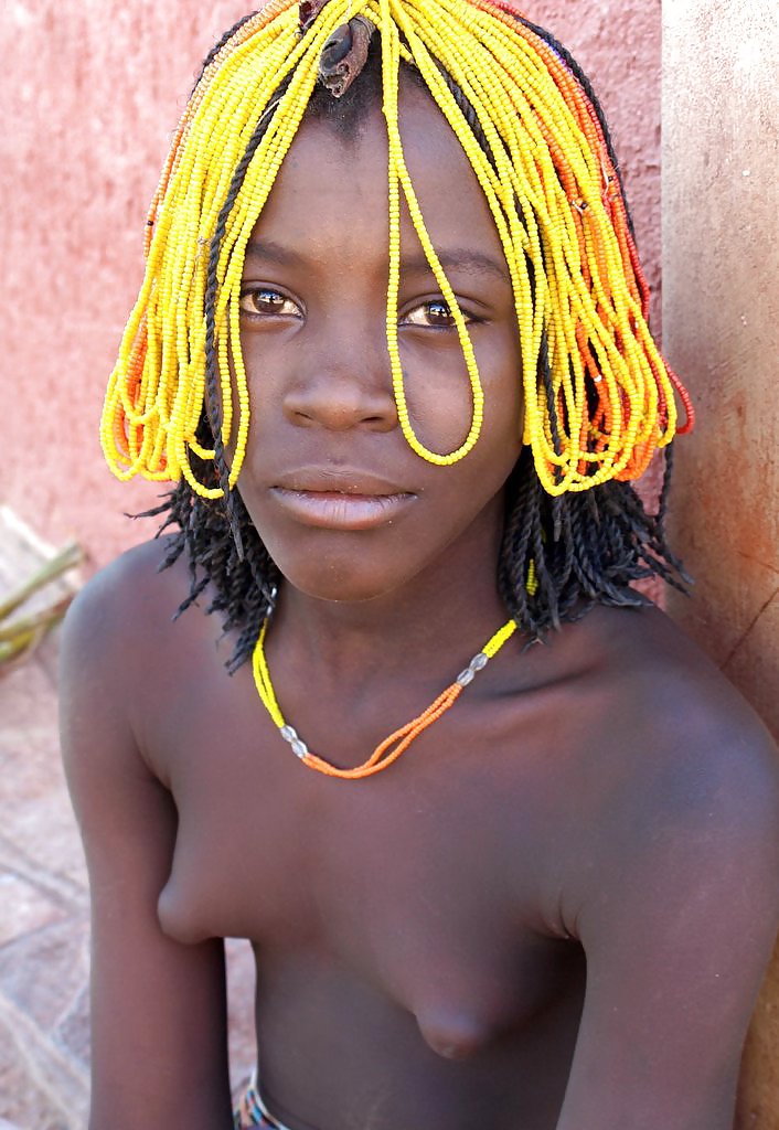 アフリカの伝統的な部族の女の子の美しさ
 #15838012