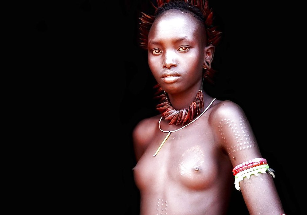 Die Schönheit Afrikas Traditionellen Stammes Mädchen #15838037