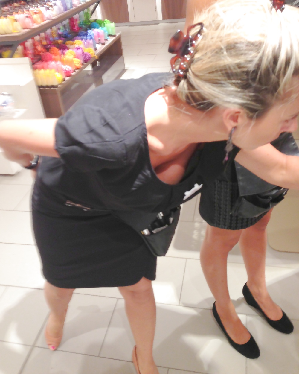 ボイジャー - ショッピングとセクシーな女性
 #20141595