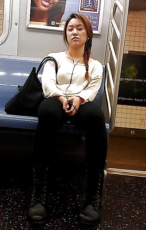 Nueva york metro chicas asiaticas linea express
 #22394714