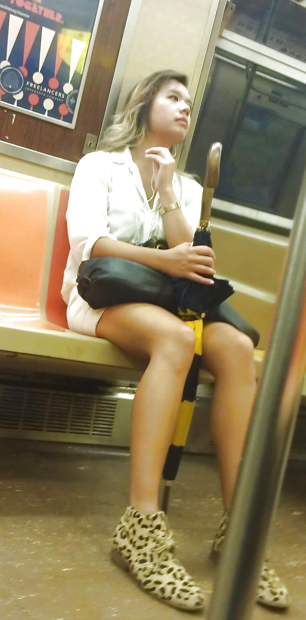 New York Subway Asiatische Mädchen Express-Linie #22394727