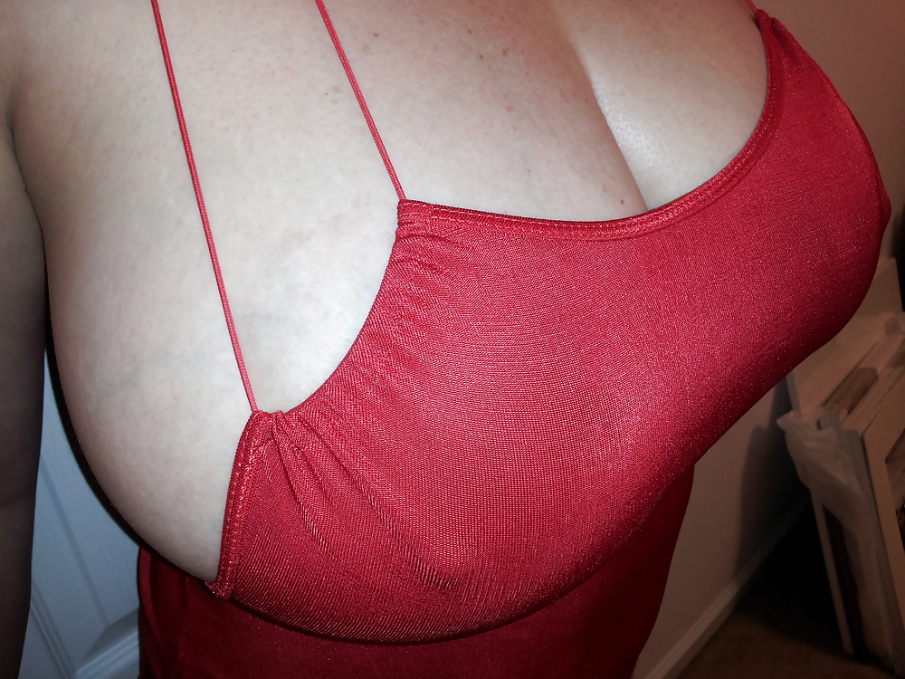 Slut 36 G titties Lateshay red mini skirt strip #10001533