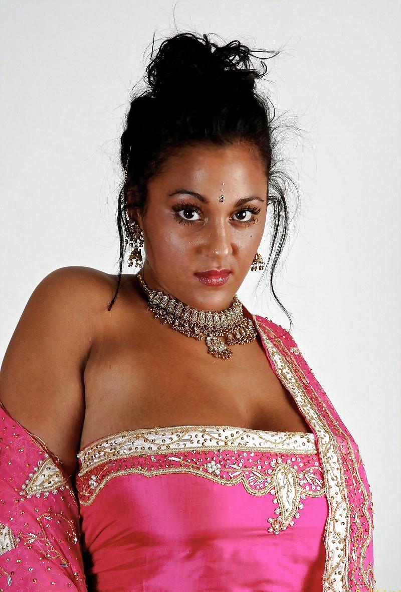 Giovane indiana in sari
 #8812587