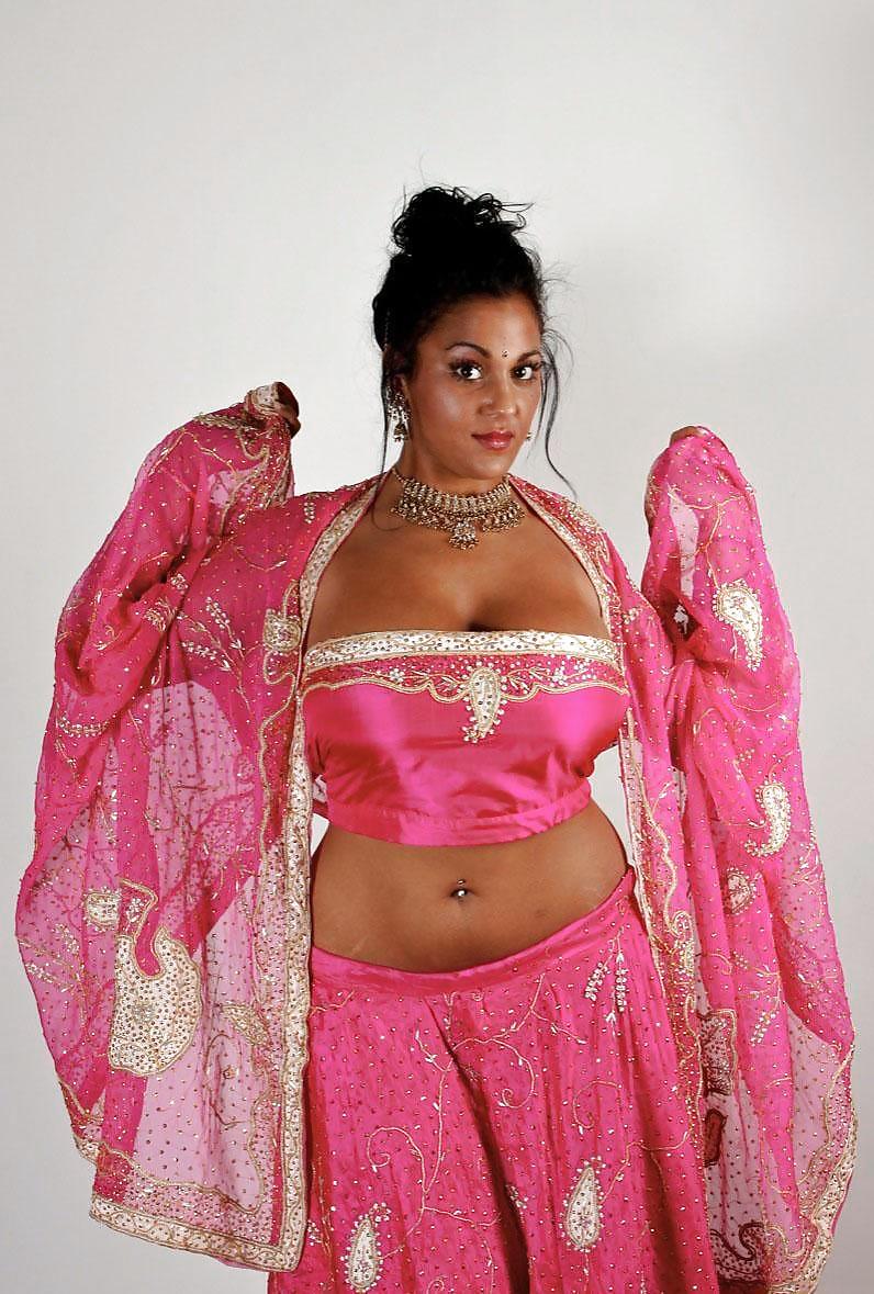 サリーを着たインド人女性
 #8812641