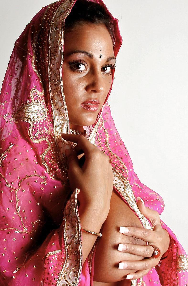 Giovane indiana in sari
 #8812651