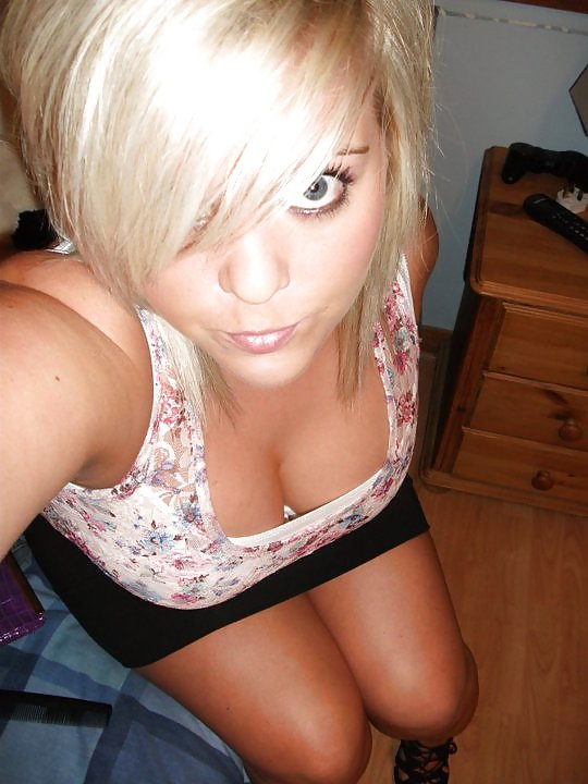 Friends i like to wank over :) dirty comments plz #16349313