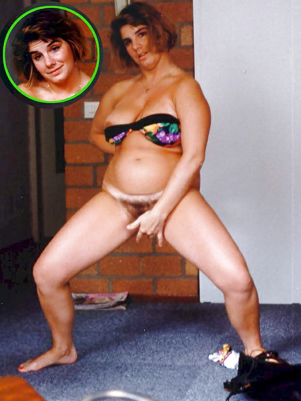 Ingrid gordita y rubia posando y metiendo los dedos
 #17107486