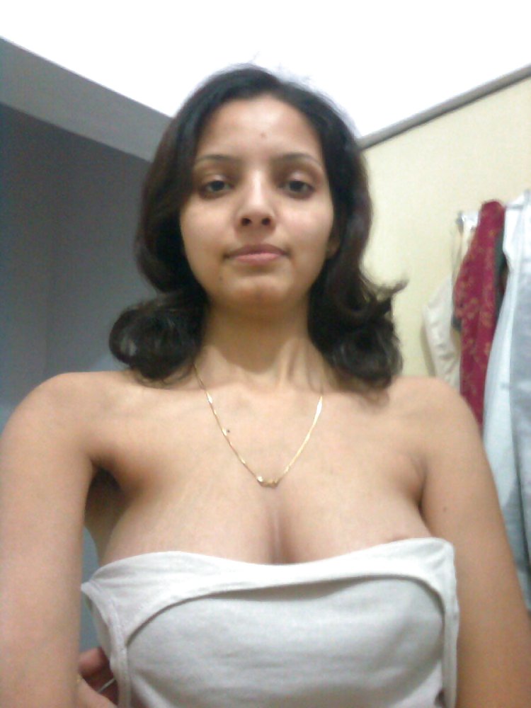 Appel Pakistani Fille Asma #16043047